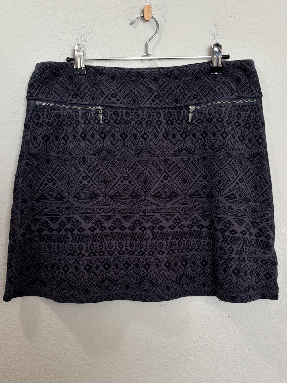 Athleta Cassava Strata Tribal Printed Skirt Gray Zipper Detail Size Medium
